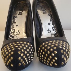 Like New-Black Platform Heel w/Gold